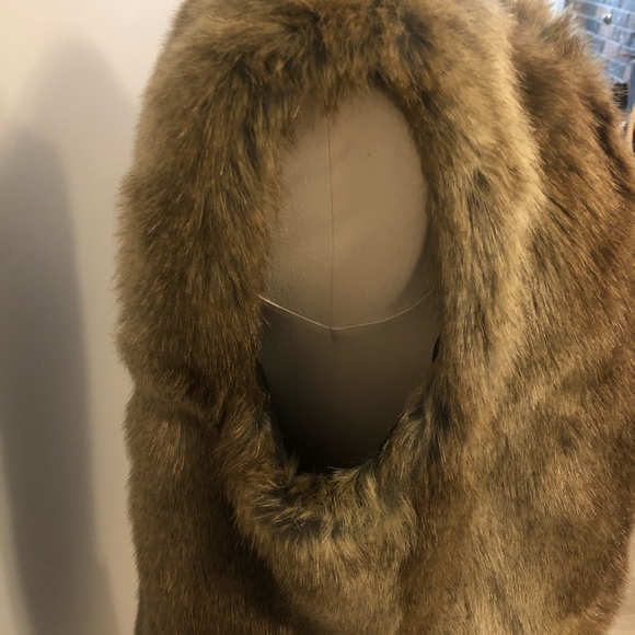 Zara faux fur vest - Picture 4 of 8
